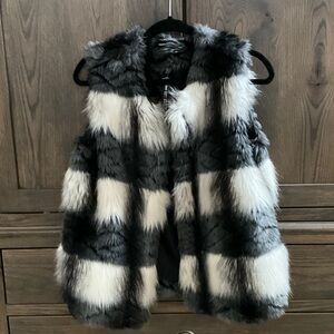 Design Lab Lord & Taylor Black and White Faux Fur Vest